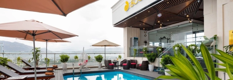 Sochi Hotel Nha Trang: Đánh giá chi tiết vị trí, tiện ích và dịch vụ năm 2026