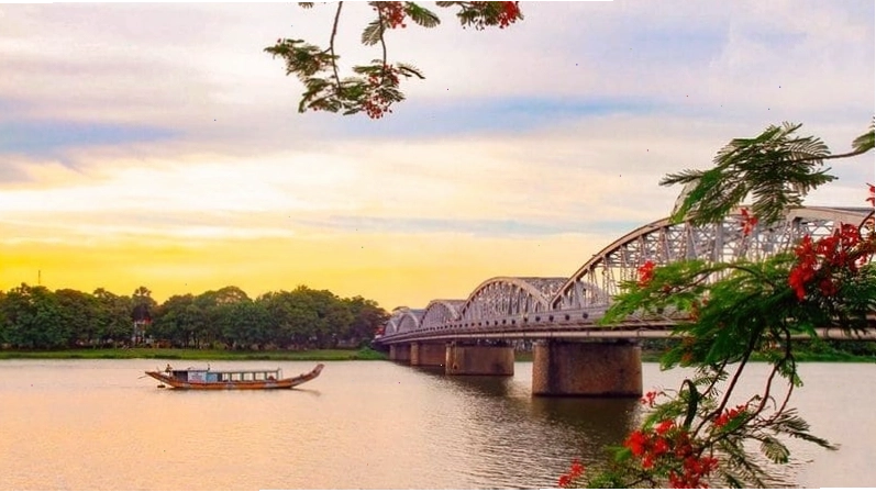 Sông Hương Huế thơ mộng và quyến rũ