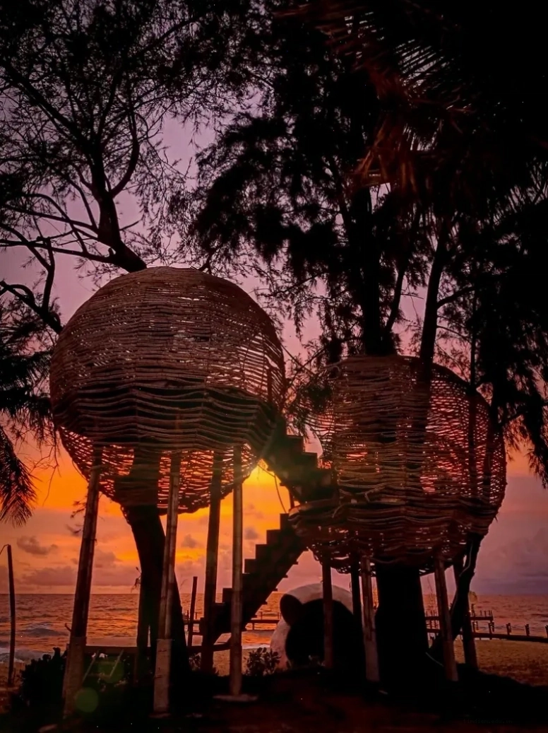 Sunset Sanato Beach Club sôi động