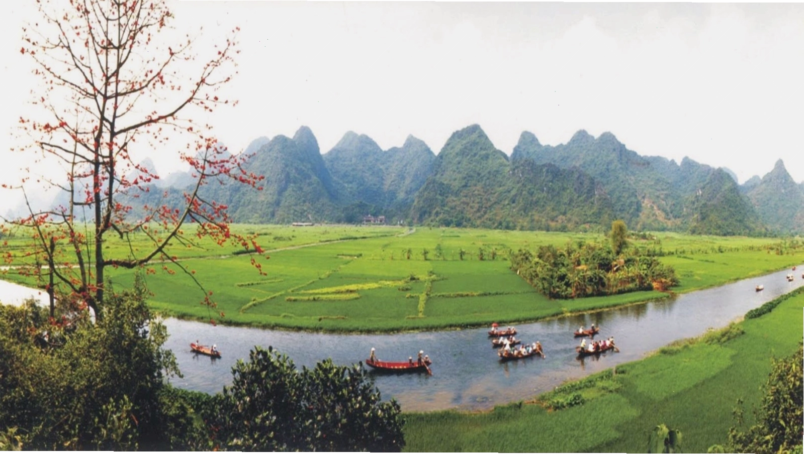 Suối khoáng nóng tại Kênh Gà Vân Trình