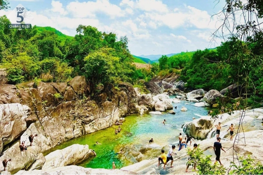 Suối Trà Bói - điểm trốn nóng lý tưởng cho mùa hè