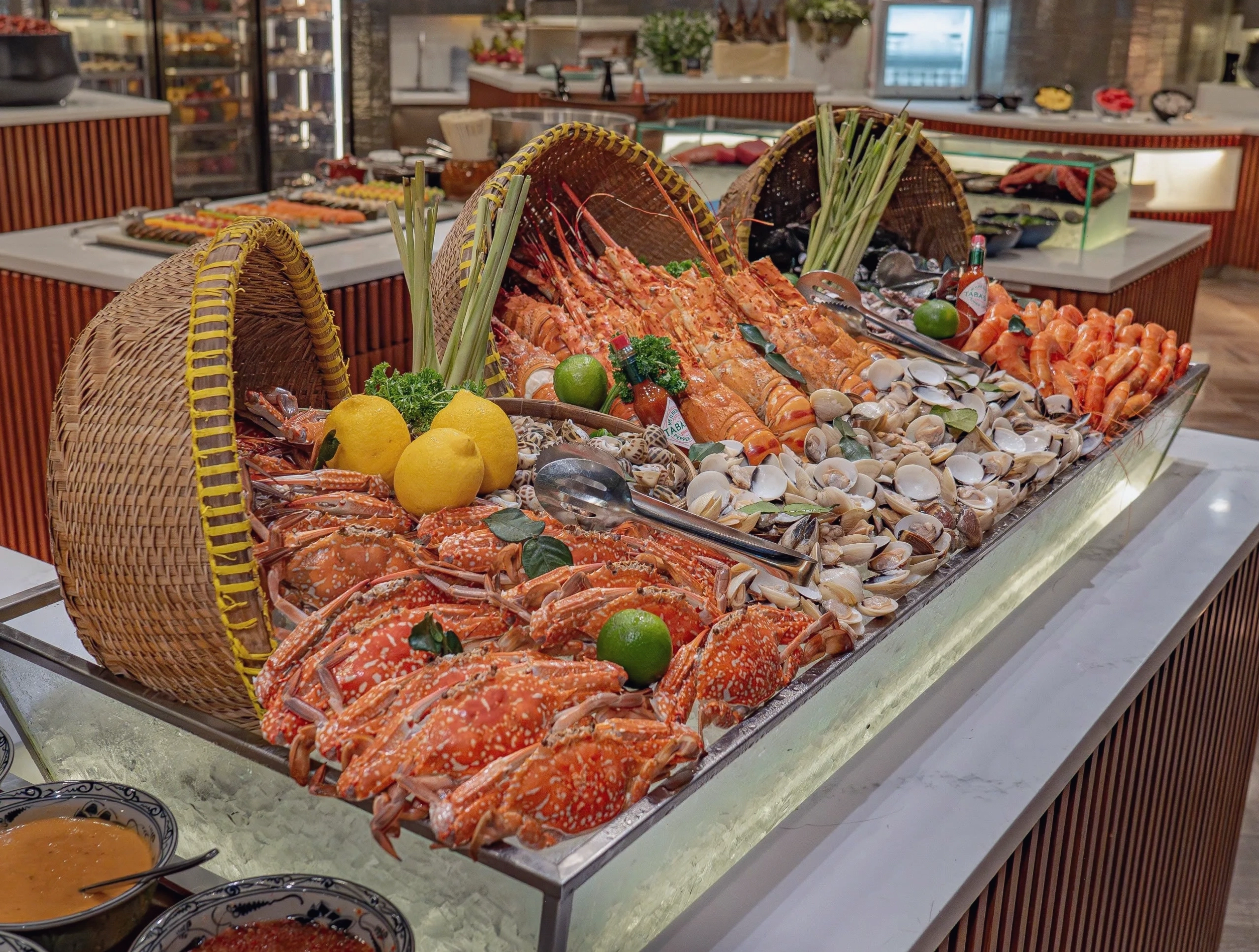 SURF AND TURF Buffet tại New World Saigon Hotel
