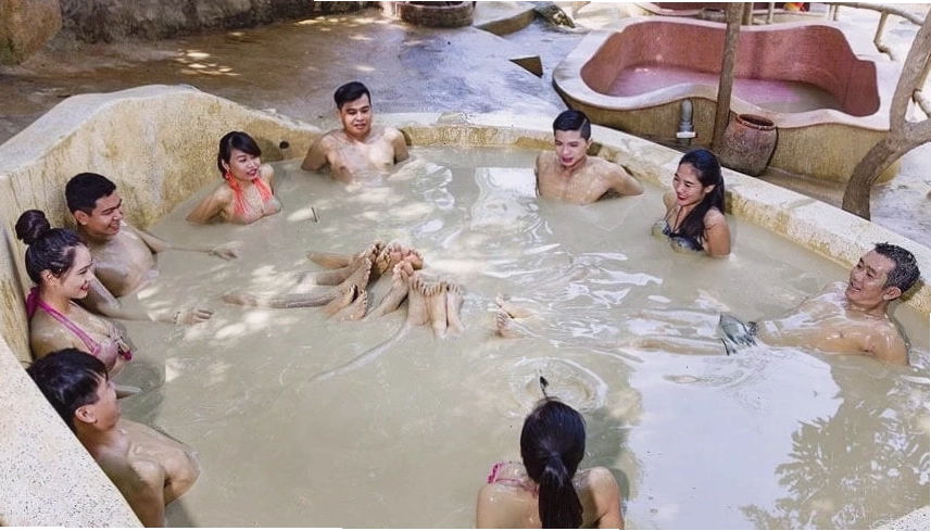 Tắm bùn khoáng tốt cho da và xương khớp tại Đà Nẵng