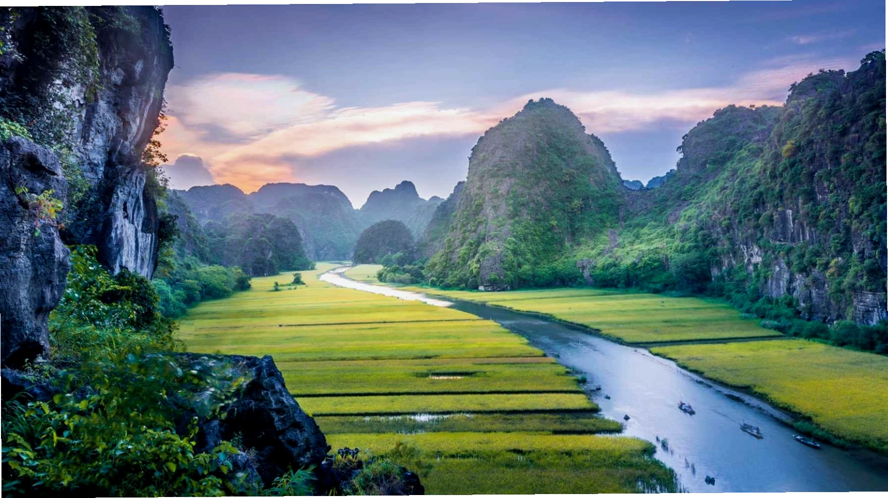 Tam Cốc - Bích Động với những cánh đồng lúa thơ mộng