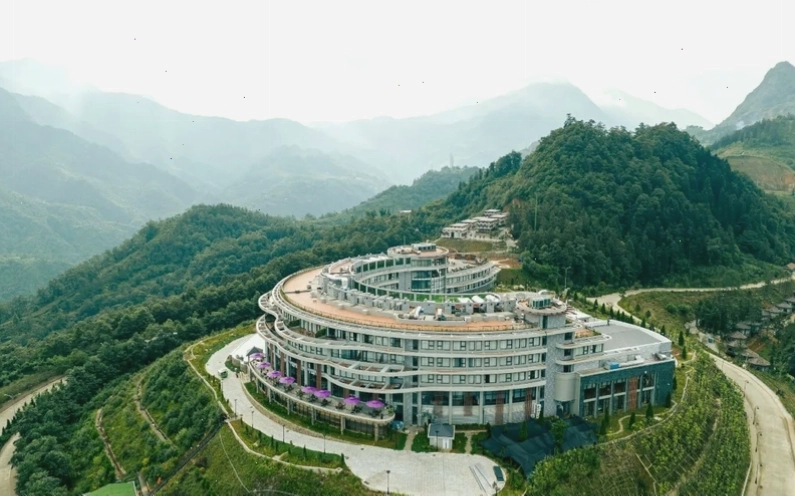 Tầm nhìn bao quát núi non từ Lady Hill Sapa Resort