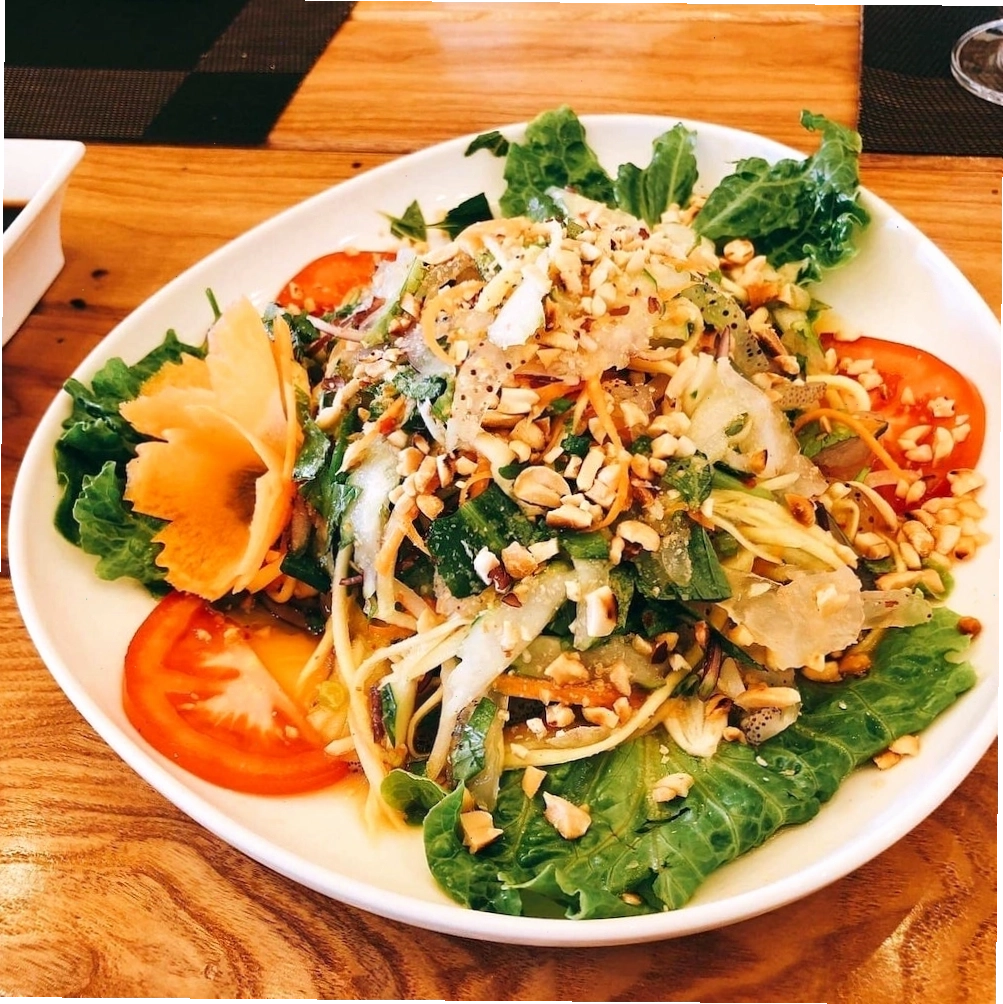 Tầm nhìn bao quát từ Nhà Hàng Phương Nam ra vịnh biển