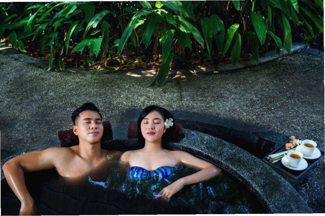 Tắm thảo dược giúp làn da mịn màng và thư thái