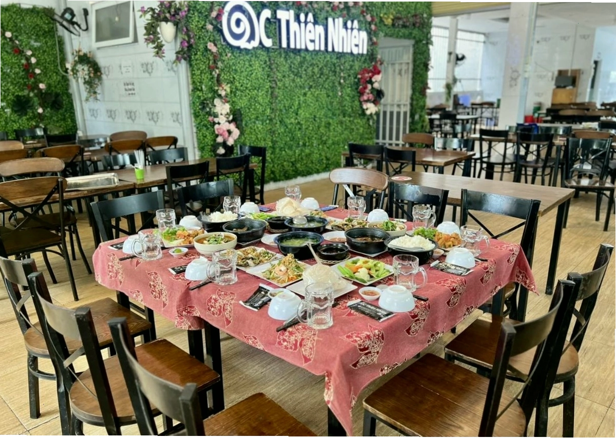 Tận hưởng bữa tối với hải sản và ốc tại Ốc Thiên Nhiên