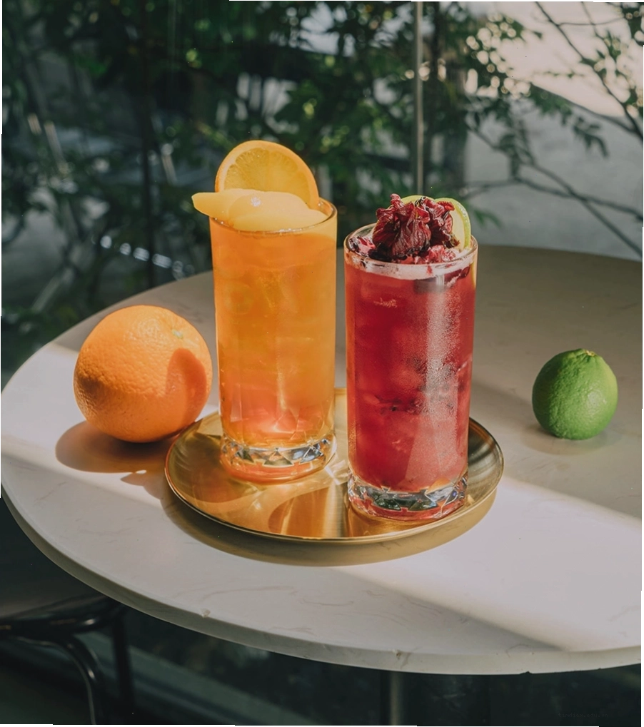 Tận hưởng khoảnh khắc thư giãn tại quán cafe