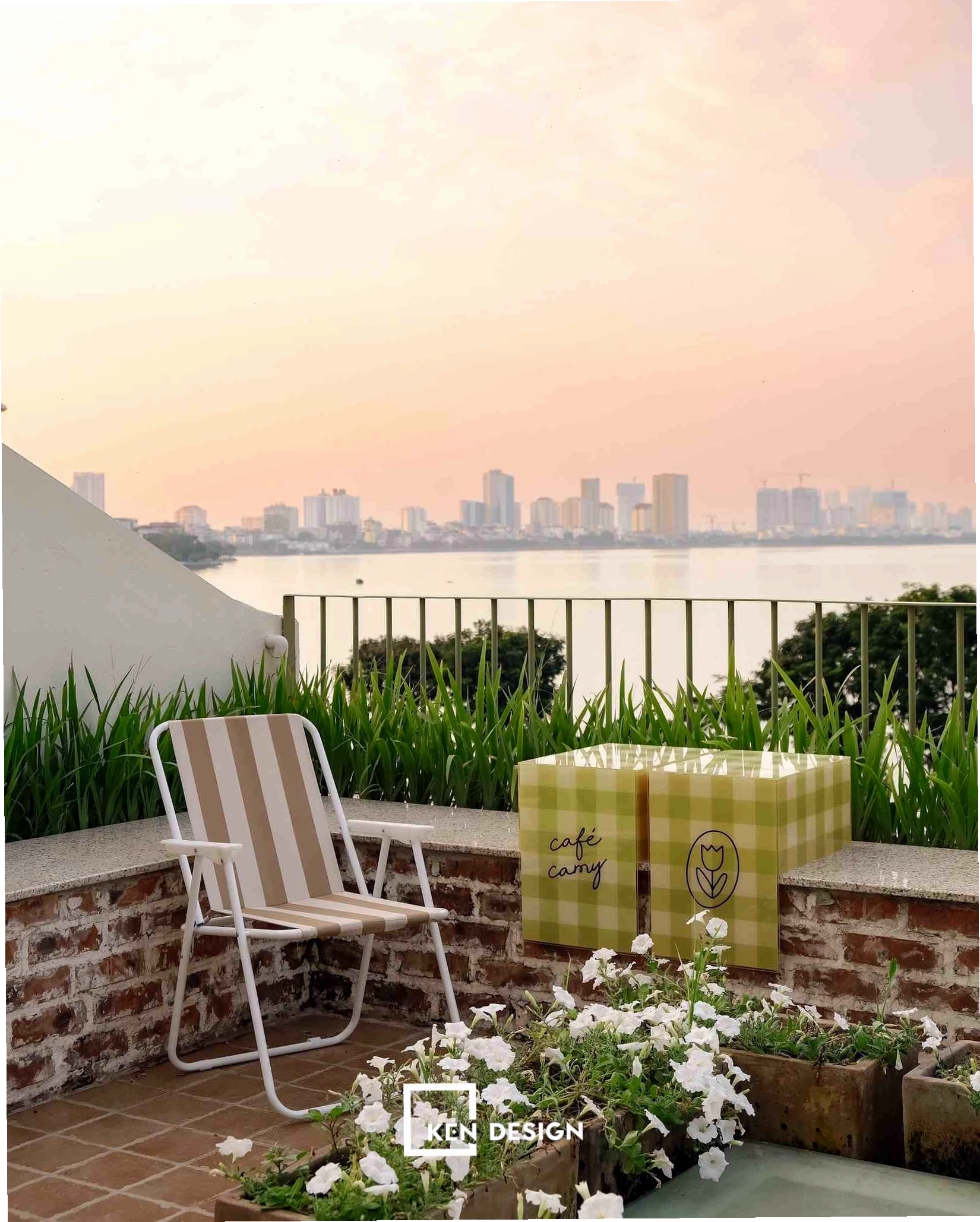 Tầng thượng của Camy Cafe với view đẹp và không gian thư giãn