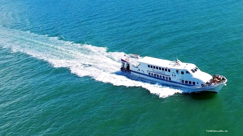 Tàu cao tốc là phương tiện di chuyển nhanh chóng đến Vũng Tàu.