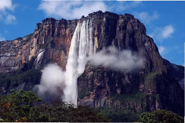 Thác Angel Venezuela nhìn từ xa