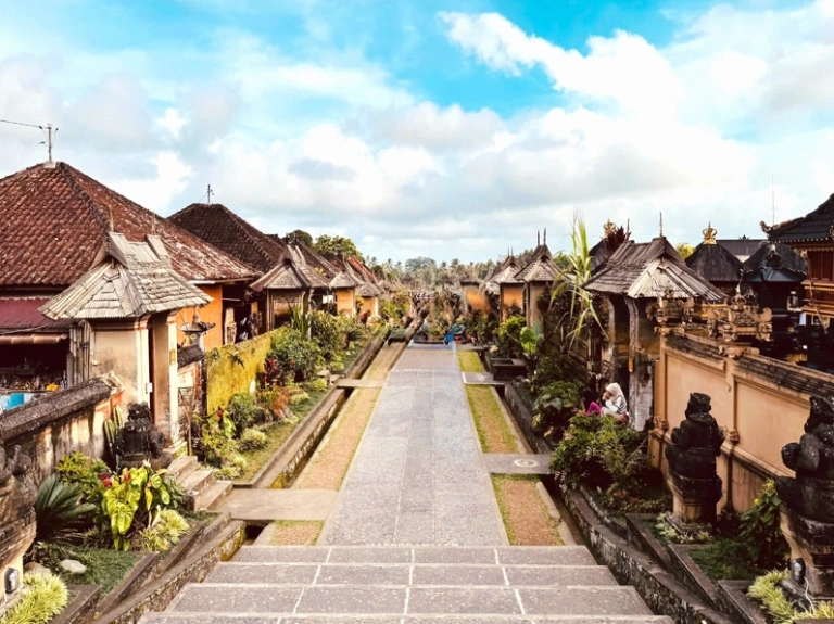 Thác Nước Blangsinga: Viên Ngọc Bích Giữa Lòng Bali
