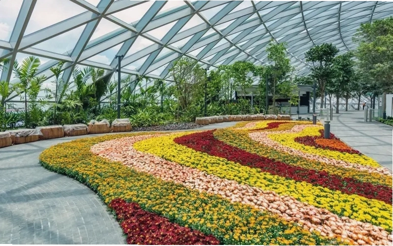 Thác nước HSBC Rain Vortex hùng vĩ tại Jewel Changi