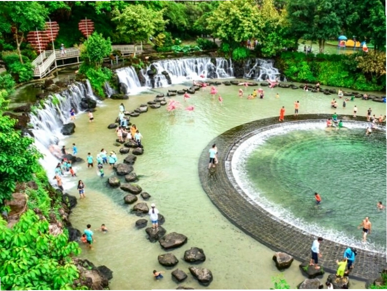 Thác nước nhân tạo tại Khu du lịch Thủy Châu