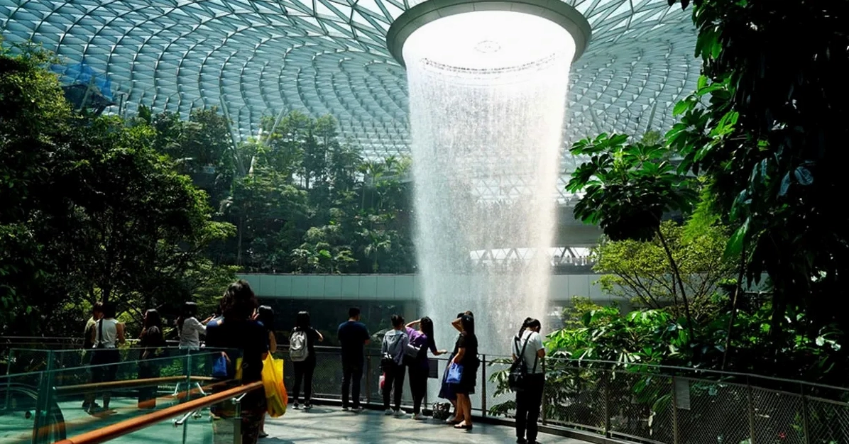 Thác Nước Sân Bay Changi: Kỳ Quan Hiện Đại Tại Singapore