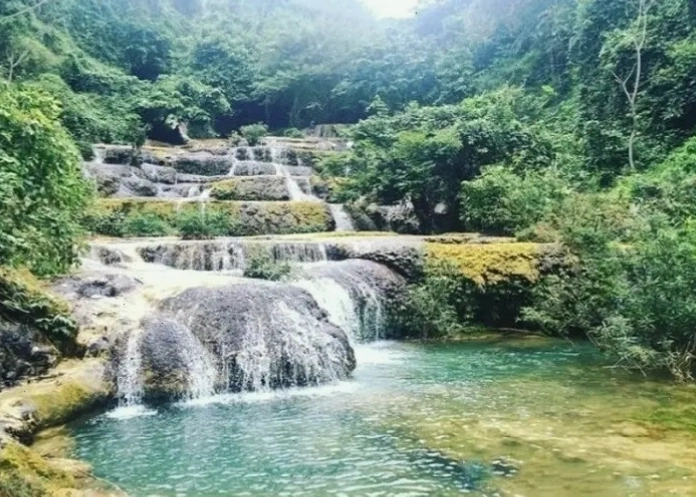 Thác Pú Nhu nhìn từ xa