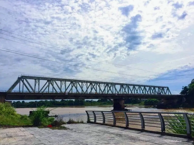 Thác Voi hùng vĩ giữa rừng núi