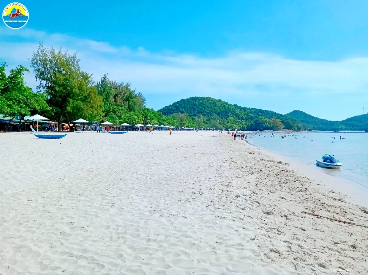 Thạch Động Hà Tiên với những khối đá vôi kỳ vĩ