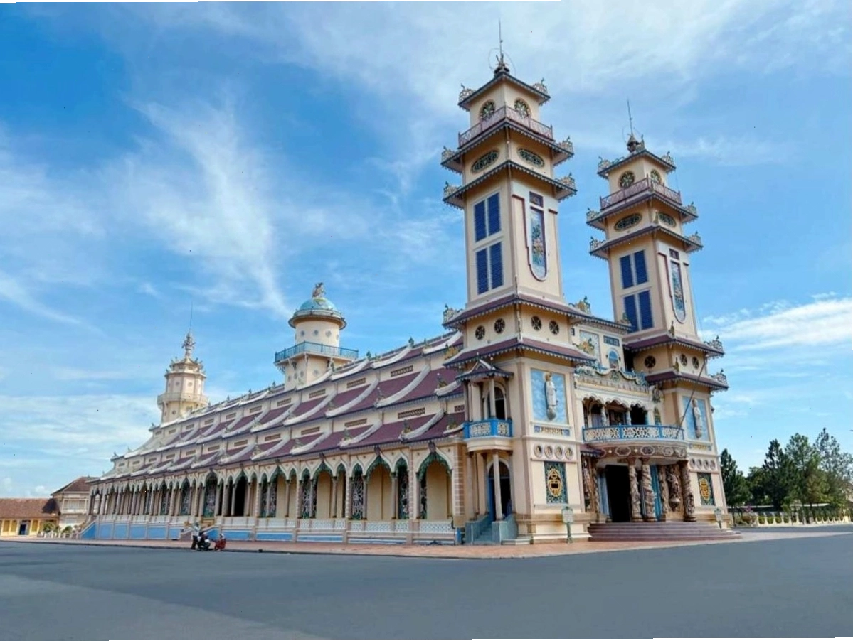 Tham quan Tòa Thánh Tây Ninh, một điểm đến tâm linh quan trọng