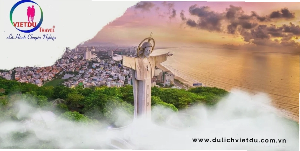 Tham quan Tượng Chúa Kitô Vua trong tour Vũng Tàu