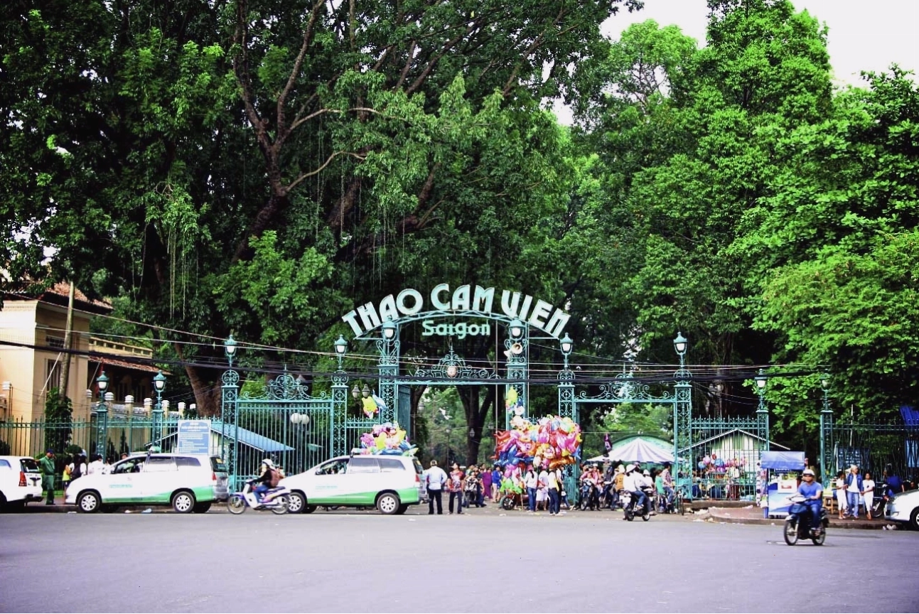 Thảo Cầm Viên Sài Gòn với không gian xanh mát và khu vui chơi cho bé