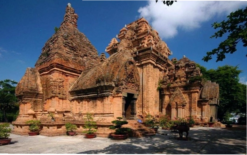 Tháp Bà Ponagar - di sản văn hóa Chăm Pa