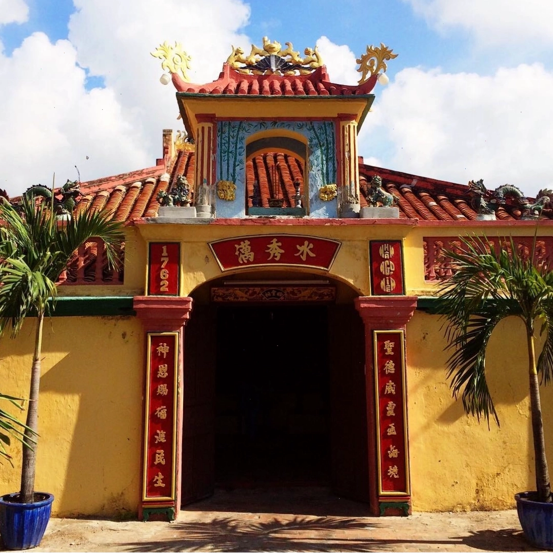 Tháp Chăm Poshanu gần Sea Links Beach Resort
