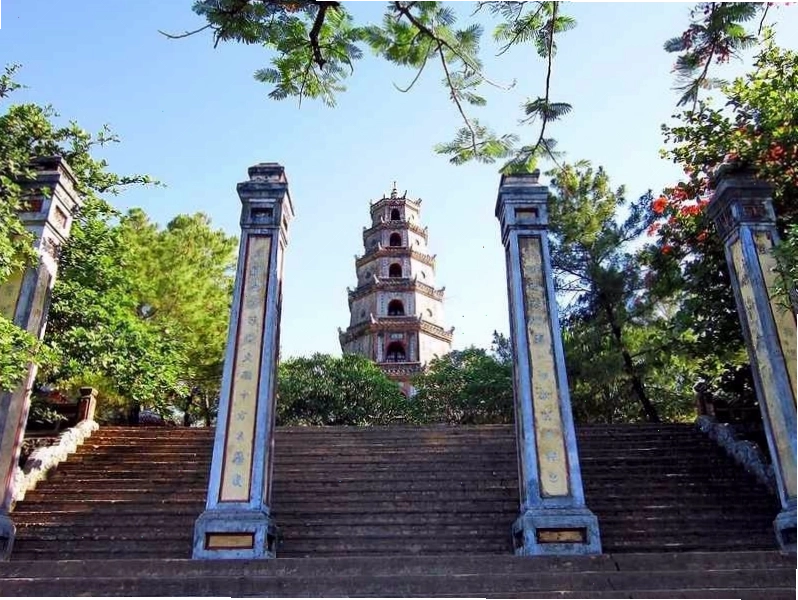 Tháp Phước Duyên 7 tầng tại chùa Thiên Mụ Huế