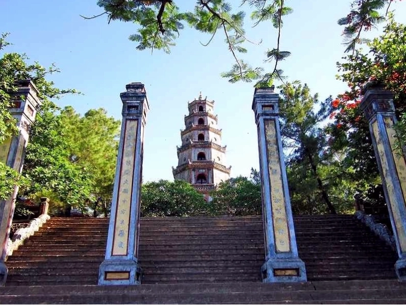 Tháp Phước Duyên bảy tầng tại Chùa Thiên Mụ