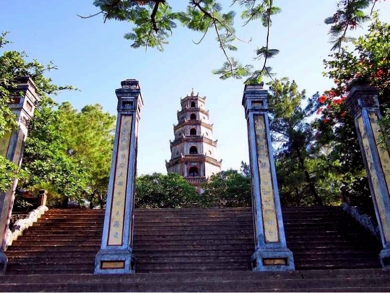 Tháp Phước Duyên tại Chùa Thiên Mụ
