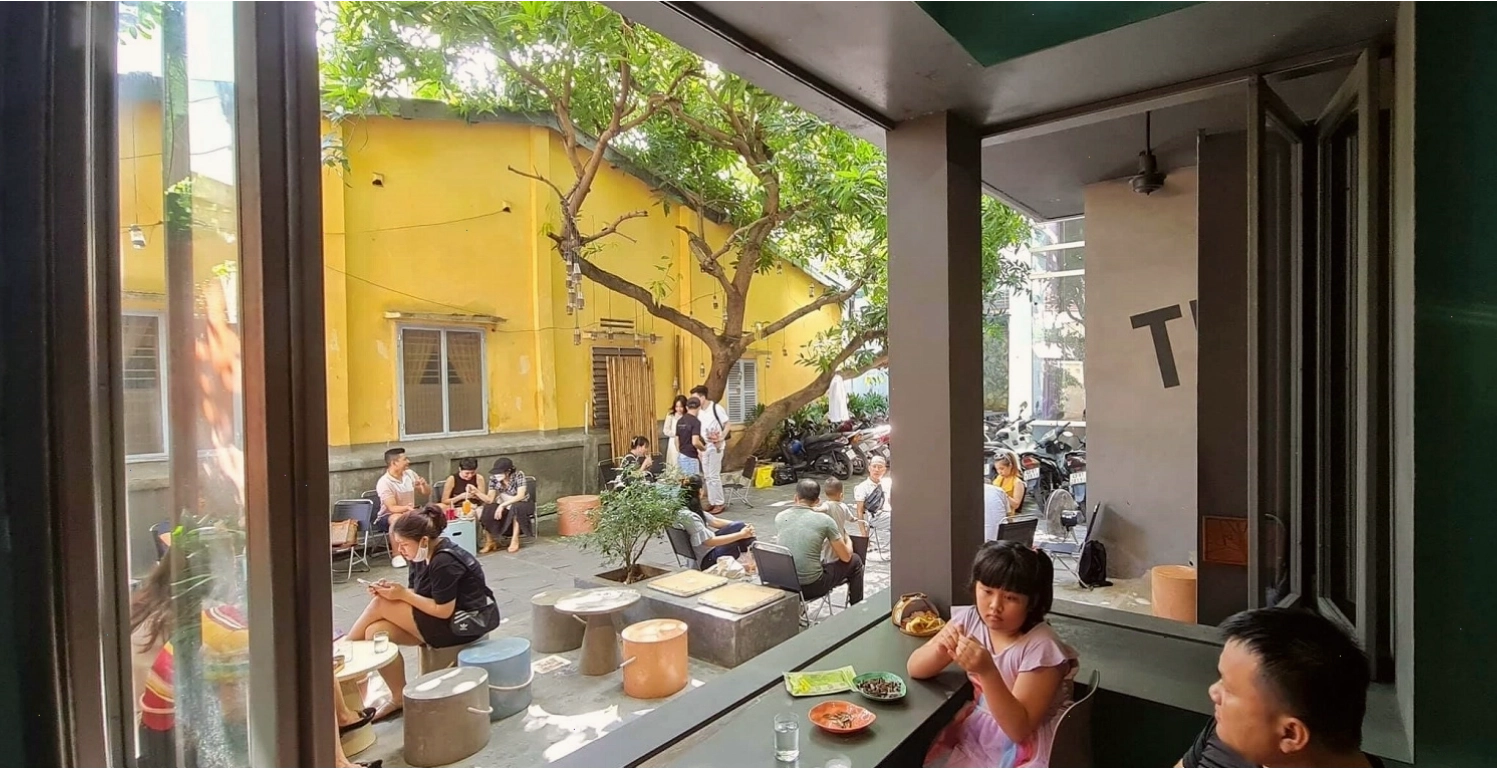 The 59 Cafe - Chi tiết vật liệu gỗ tạo cảm giác mộc mạc