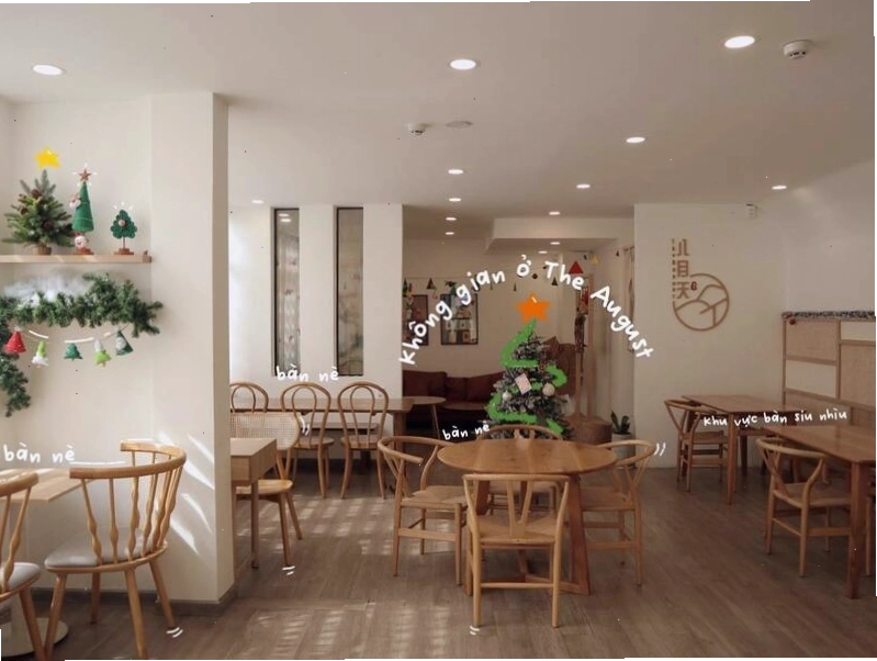 The August Coffee với thiết kế sang trọng và ấm cúng