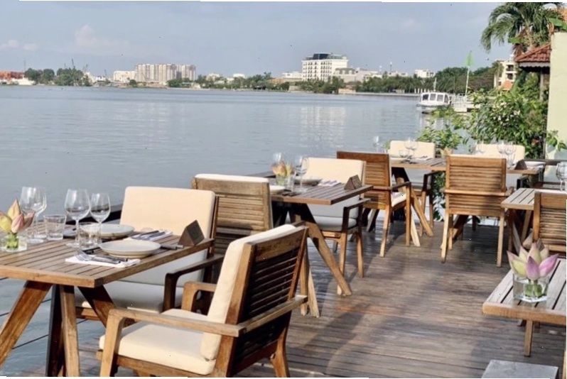 The Deck Saigon - Nhà hàng ven sông Quận 2 với view lãng mạn
