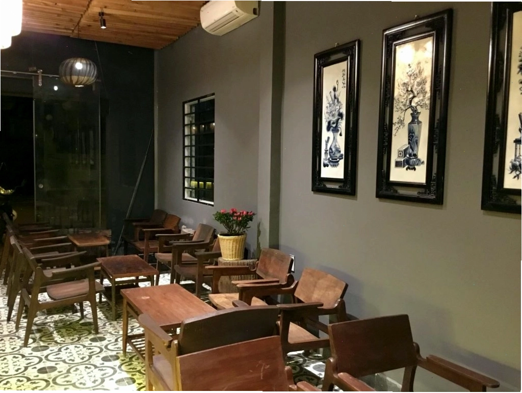 Thiết kế nội thất cổ kính của Hue Cafe Roastery