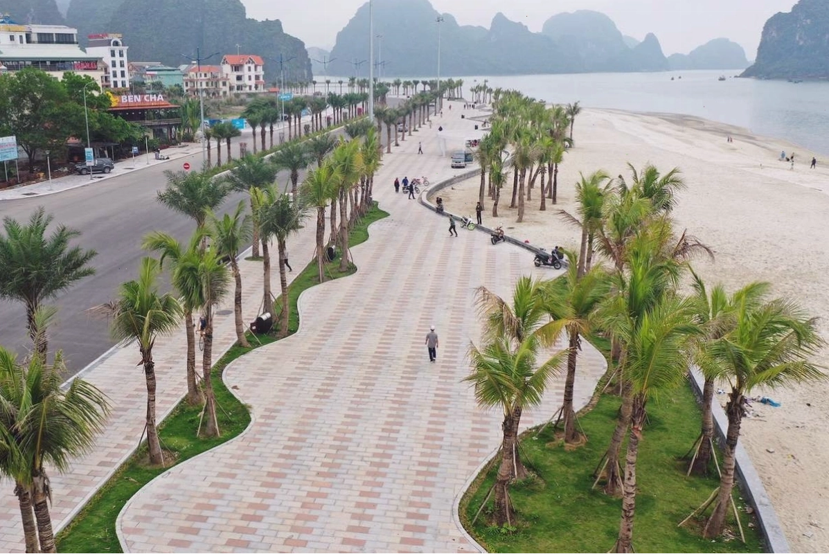 Thiết kế vỉa hè cong độc đáo mô phỏng sóng biển tại Bãi tắm Hòn Gai