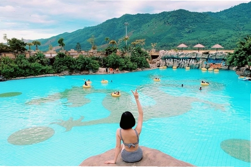 Thư giãn tại khu suối khoáng nóng trong lành ở Núi Thần Tài