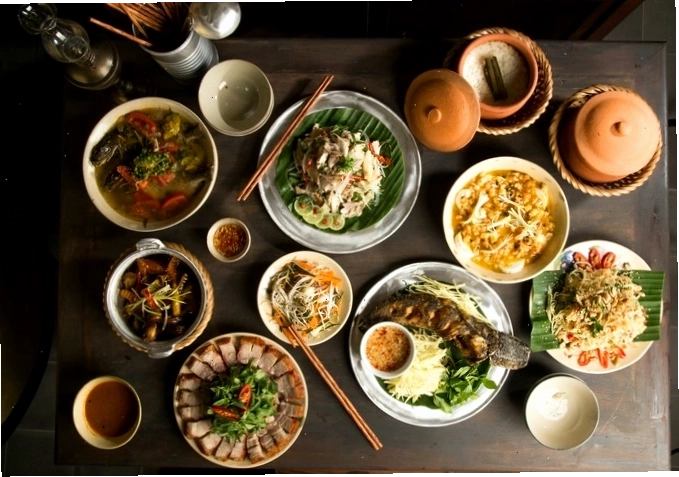 Thực đơn đa dạng các món ăn đặc sản Huế tại nhà hàng Chạn