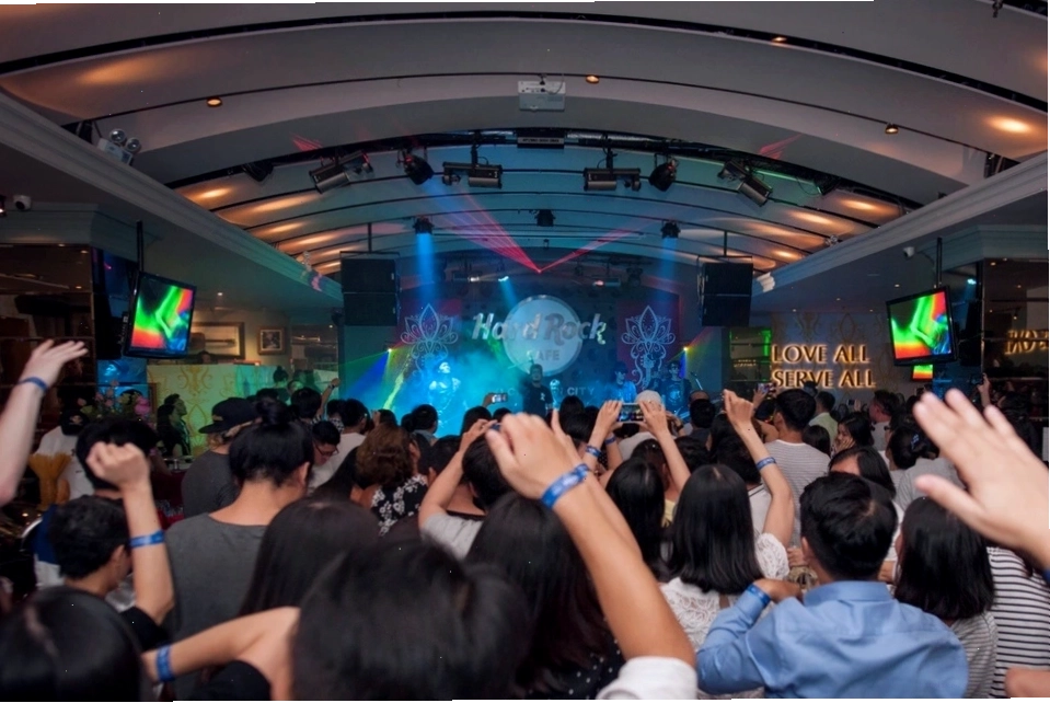 Thực đơn đa dạng tại Hard Rock Cafe với các món ăn hấp dẫn