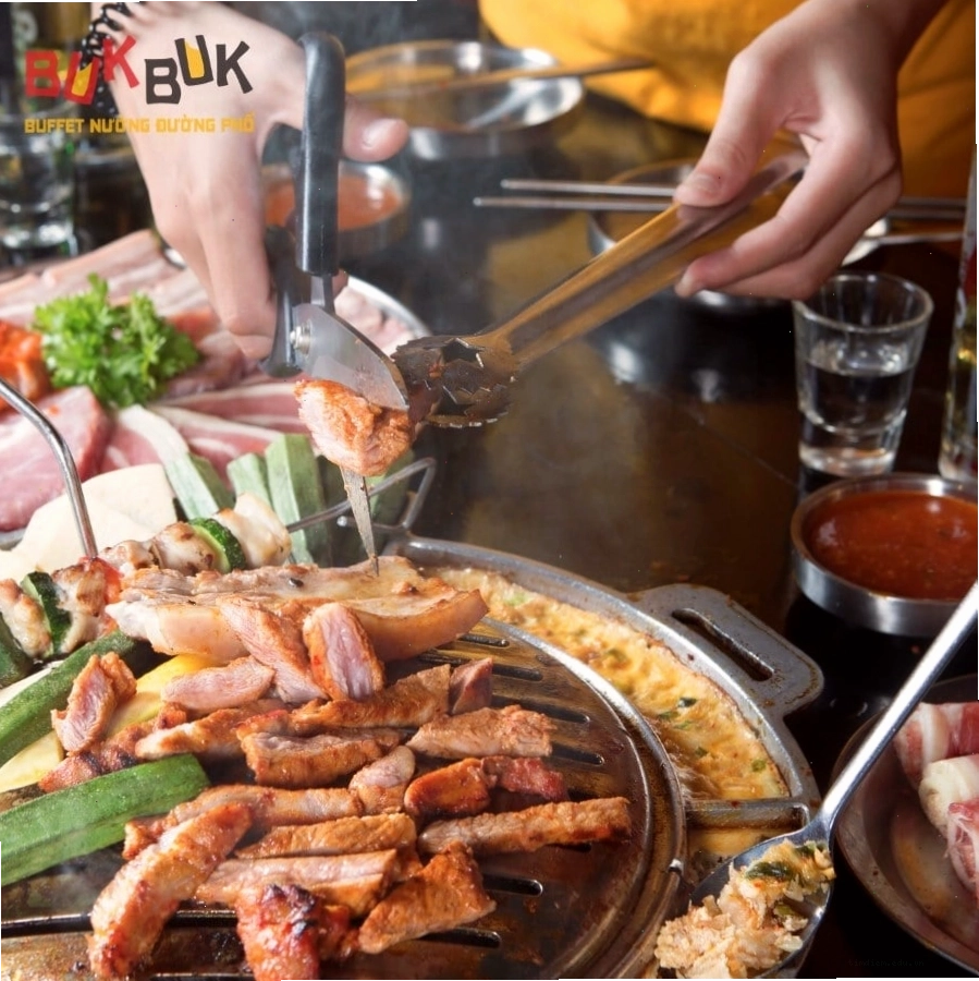 Thực đơn đa dạng tại nhà hàng Buk Buk