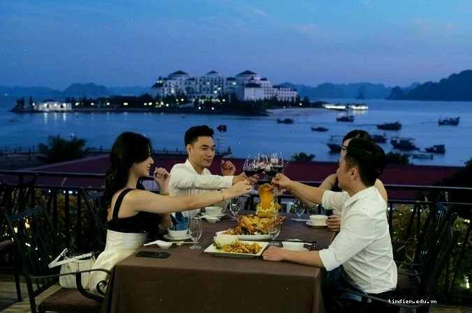 Thực đơn đa dạng tại nhà hàng Ngọc Phương Nam Hạ Long