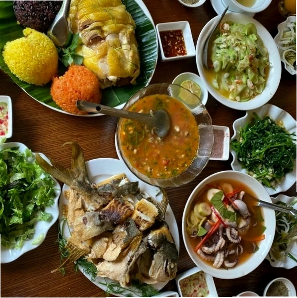 Thực đơn phong phú tại Nhà hàng Hồng Hạnh