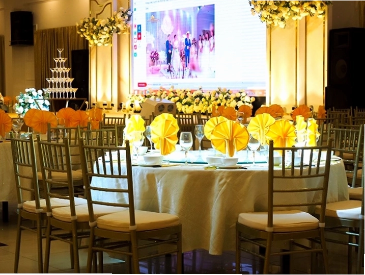 Thực đơn phong phú tại nhà hàng Hương Sen