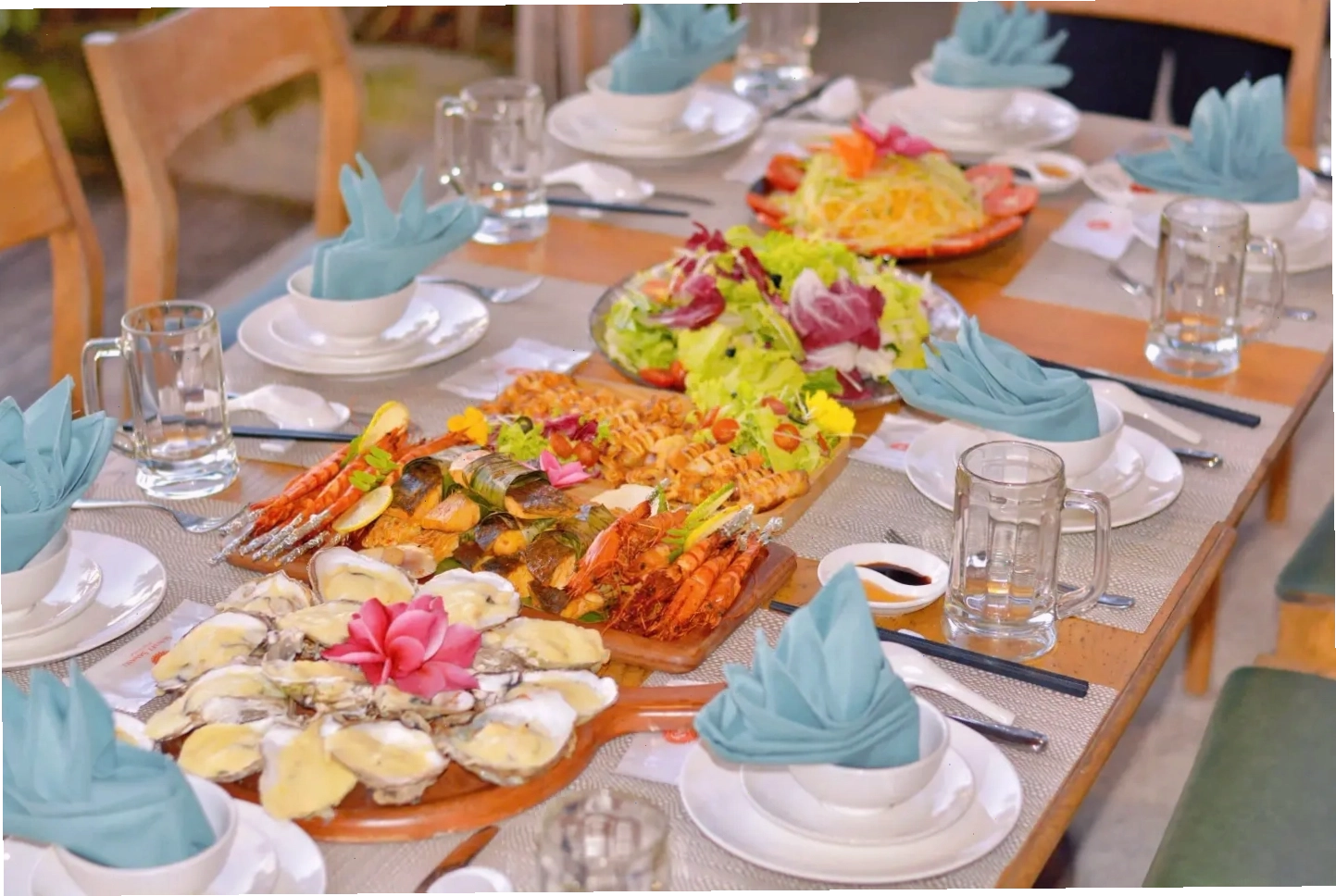 Thưởng thức BBQ hải sản ngoài trời
