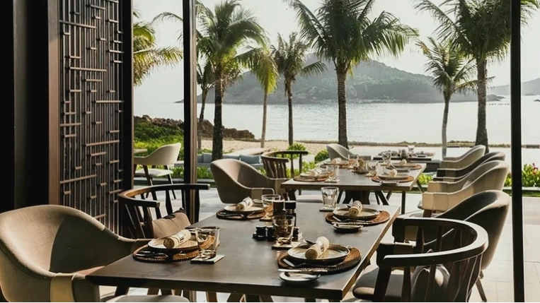 Thưởng thức bữa sáng tại Anantara Quy Nhơn Villas