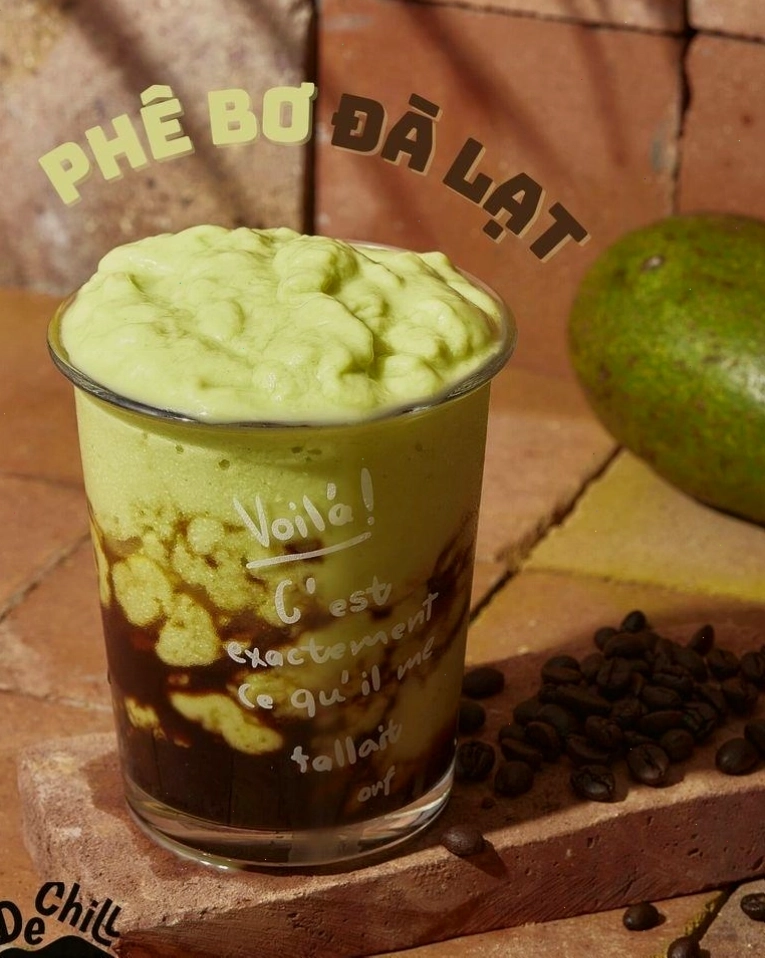 Thưởng thức cà phê tại DeChill Coffee & Tea