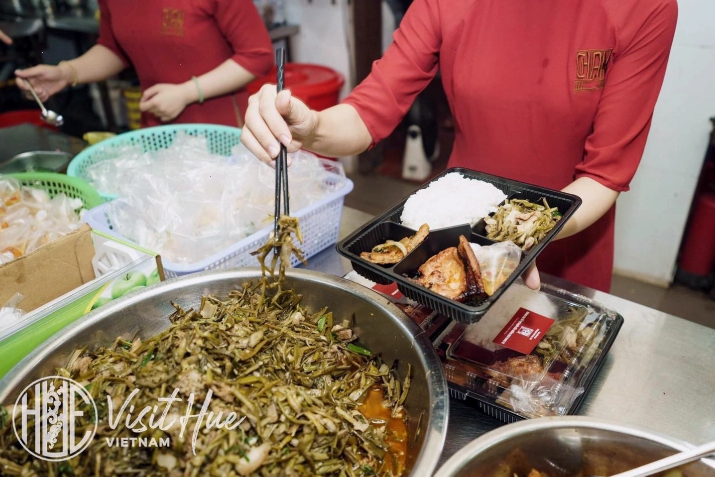 Thưởng thức cơm niêu mang hương vị ký ức tại nhà hàng Chạn