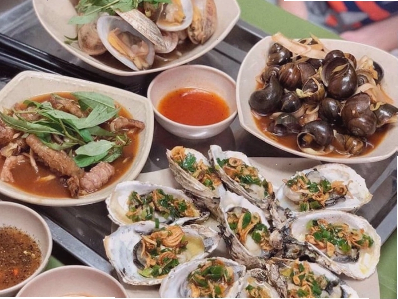 Thưởng thức hải sản tươi ngon bên bờ biển Rạng