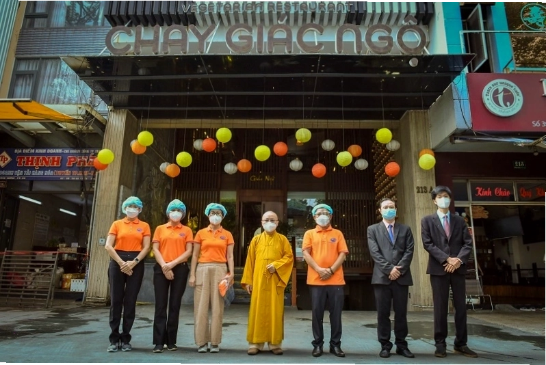 Thượng tọa Thích Nhật Từ thăm Nhà hàng chay Giác Ngộ