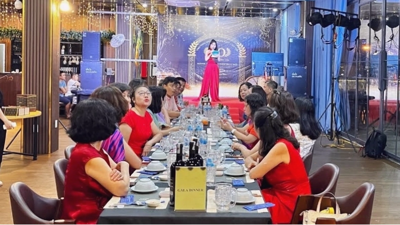 Tiệc gala sang trọng tại nhà hàng Nhà Hàng Cơm Niêu Vịnh Xanh